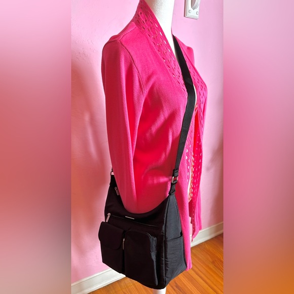 Black Baggallini Crossbody Bag, Great Travel Bag, Excellent Condition - Picture 5 of 13